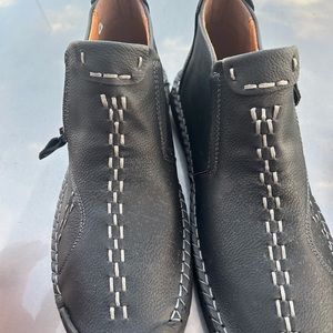 100% caoutchauc slip on shoes Size 12 very good condition